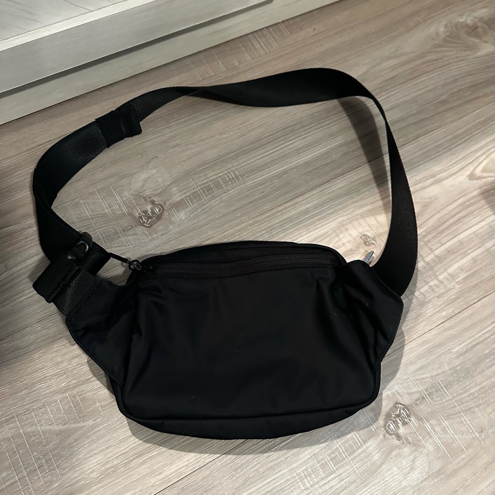 Lululemon Everywhere Belt Bag 2L black